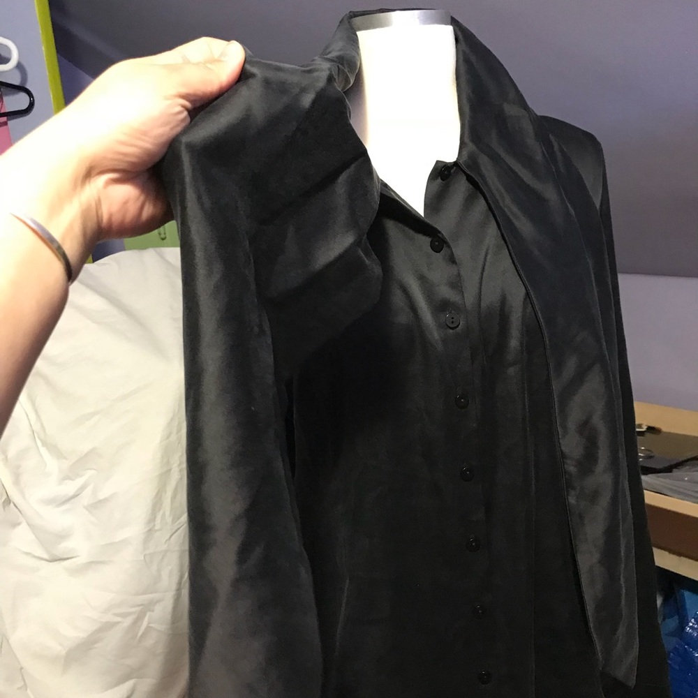 Bloomingdales black blouse w scarf , *NEW* - Picture 5 of 6
